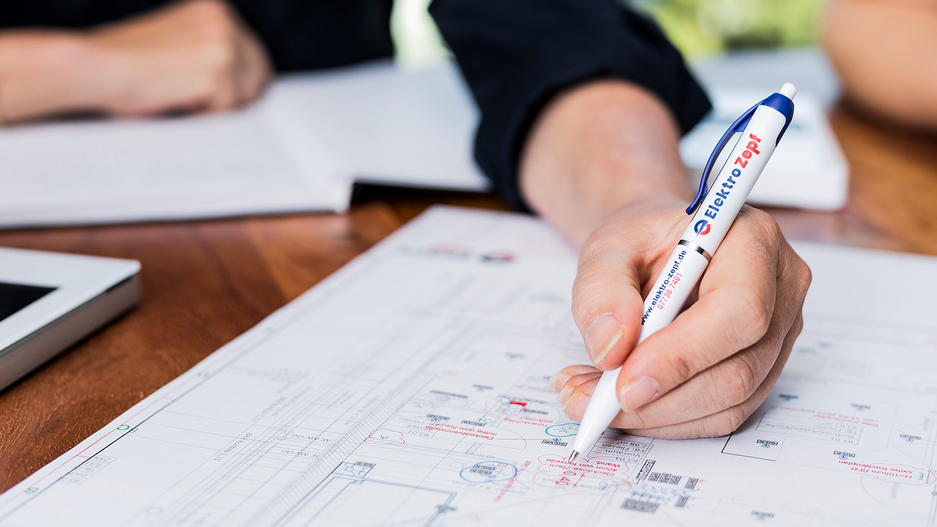 Lichtplanung mit Plan und Stift bei Elektro Zepf