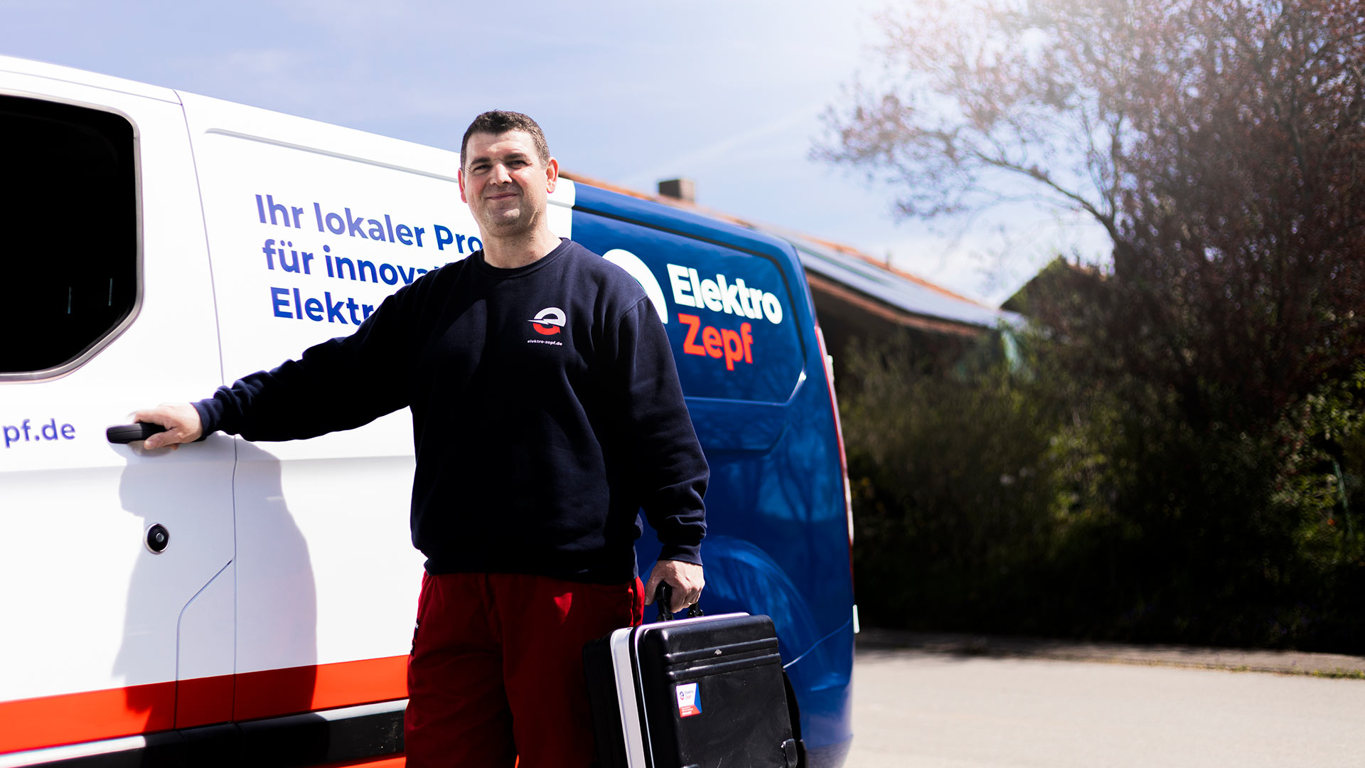 Elektriker von Elektro Zepf beim Kunden